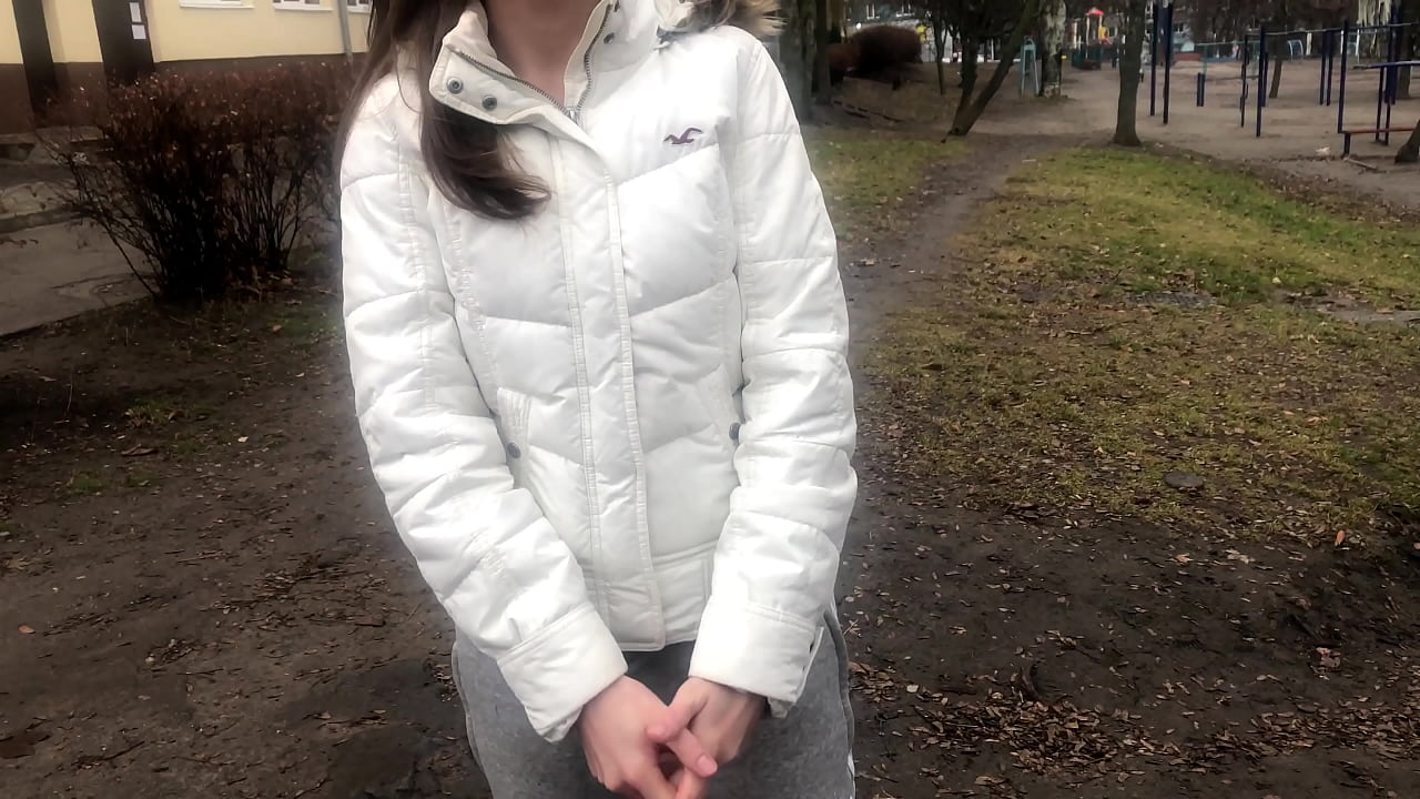 Tauhou Mo te Moni i ngotea me te mokemoke. Ruhia Amateur. Ma te Korero.