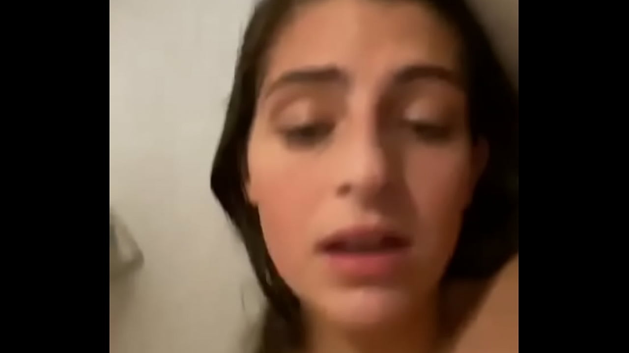 He kanohi kahurangi, he riipene whakaata i te kainga poto, he whiringa